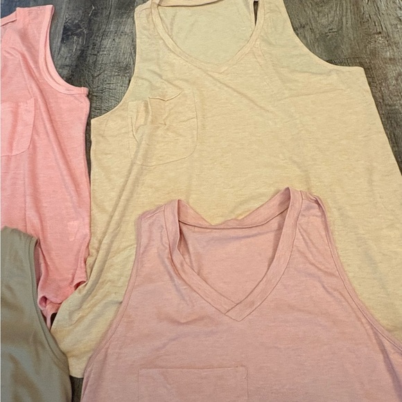 Tank tops - Picture 5 of 5